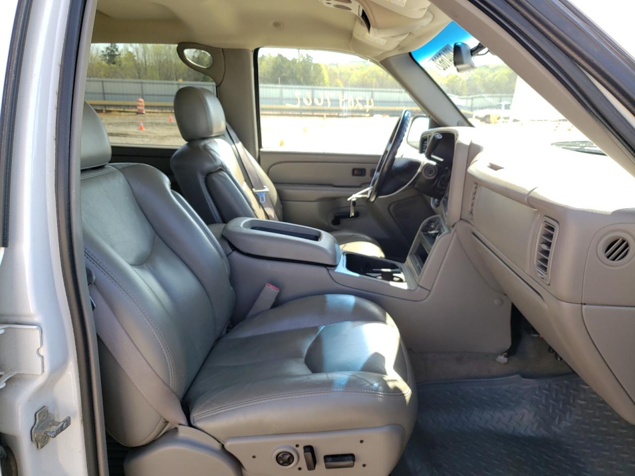 Photo 5 from auction – 2005 CHEVROLET SILVERADO with VIN 1GCHK23U15F827582