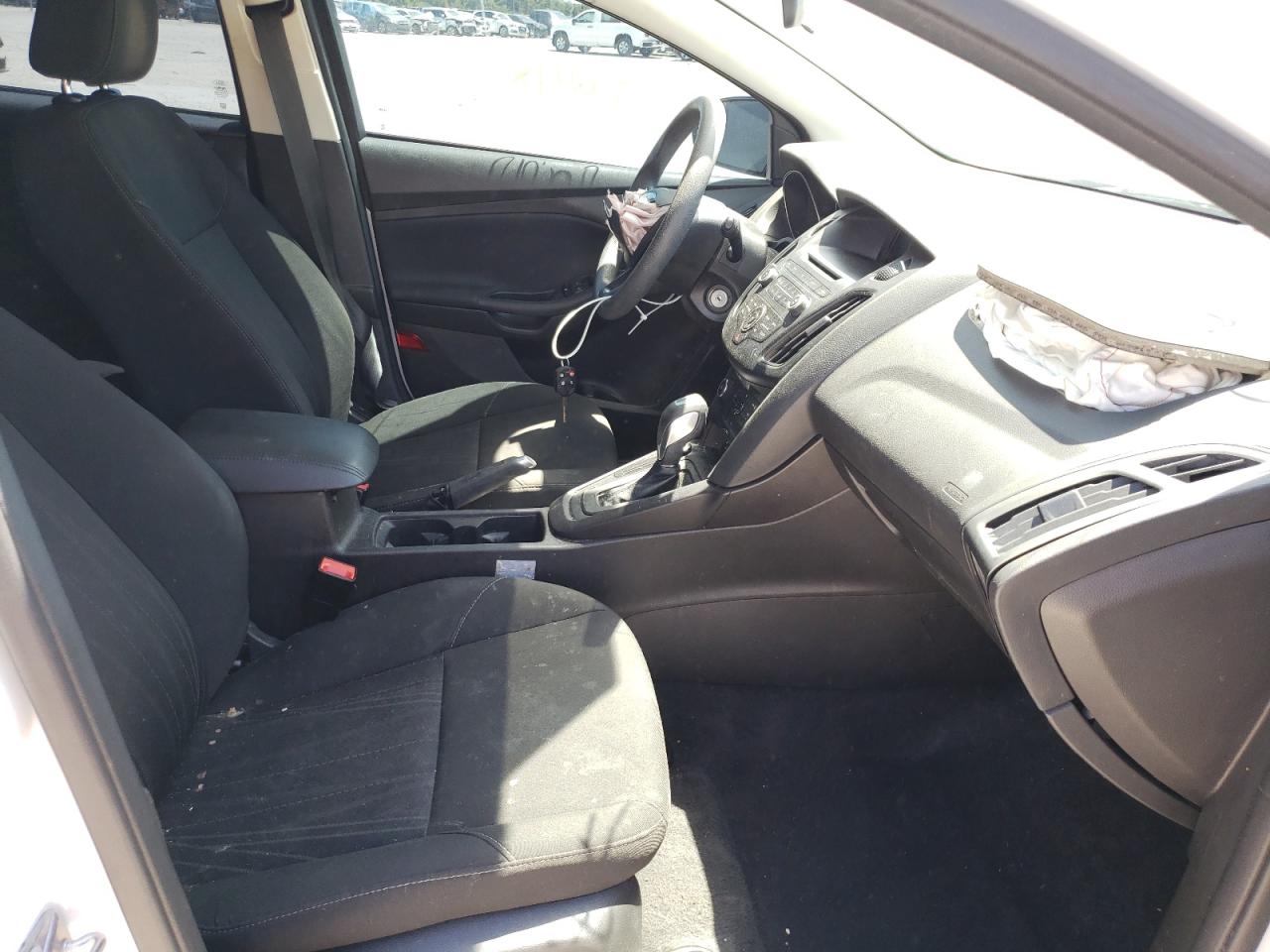 Photo 5 from auction – 2016 FORD FOCUS SE with VIN 1FADP3K21GL350314