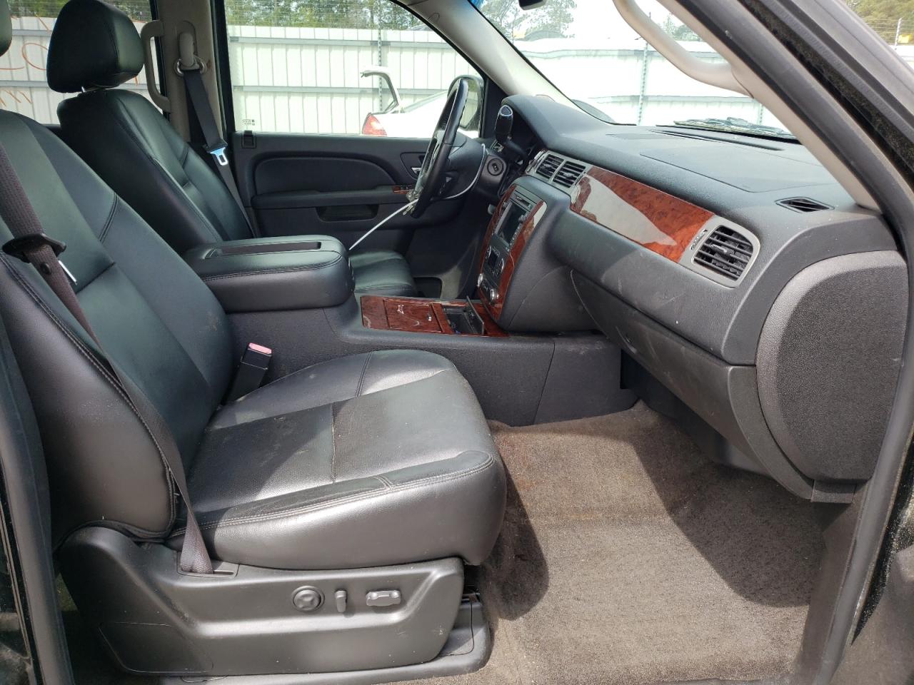 Photo 5 from auction – 2010 CHEVROLET TAHOE with VIN 1GNUCCE01AR103757