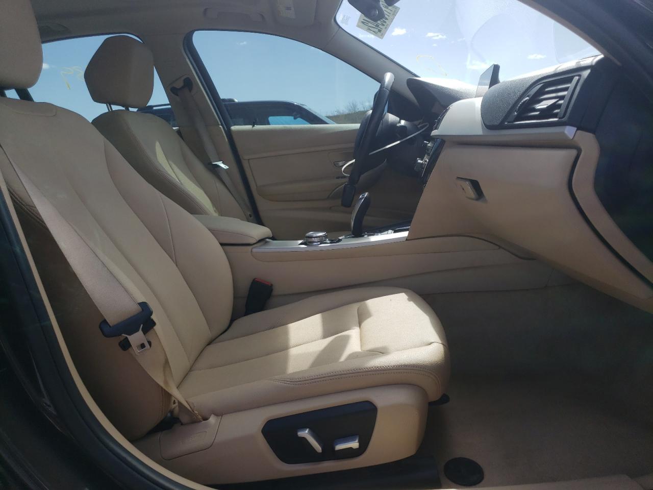 Photo 5 from auction – 2016 BMW 320 XI with VIN WBA8E5G50GNT93477