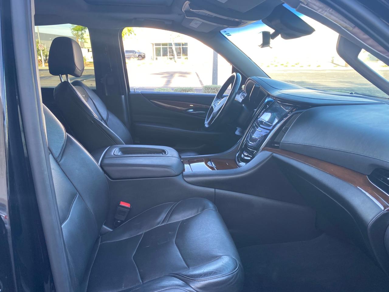 Photo 5 from auction – 2019 CADILLAC ESCALADE E with VIN 1GYS3HKJ9KR149441