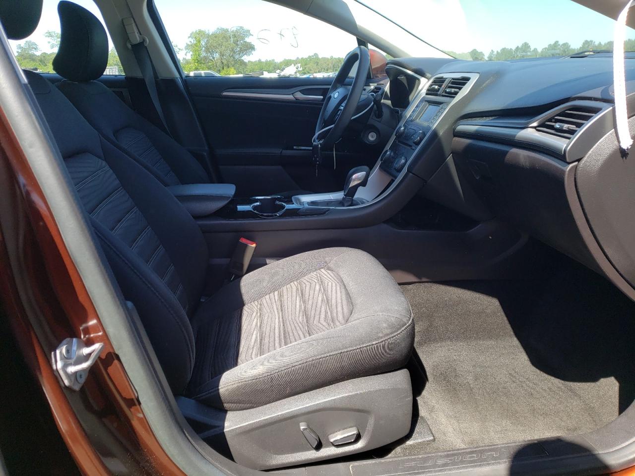 Photo 5 from auction – 2016 FORD FUSION SE with VIN 3FA6P0HD6GR210471