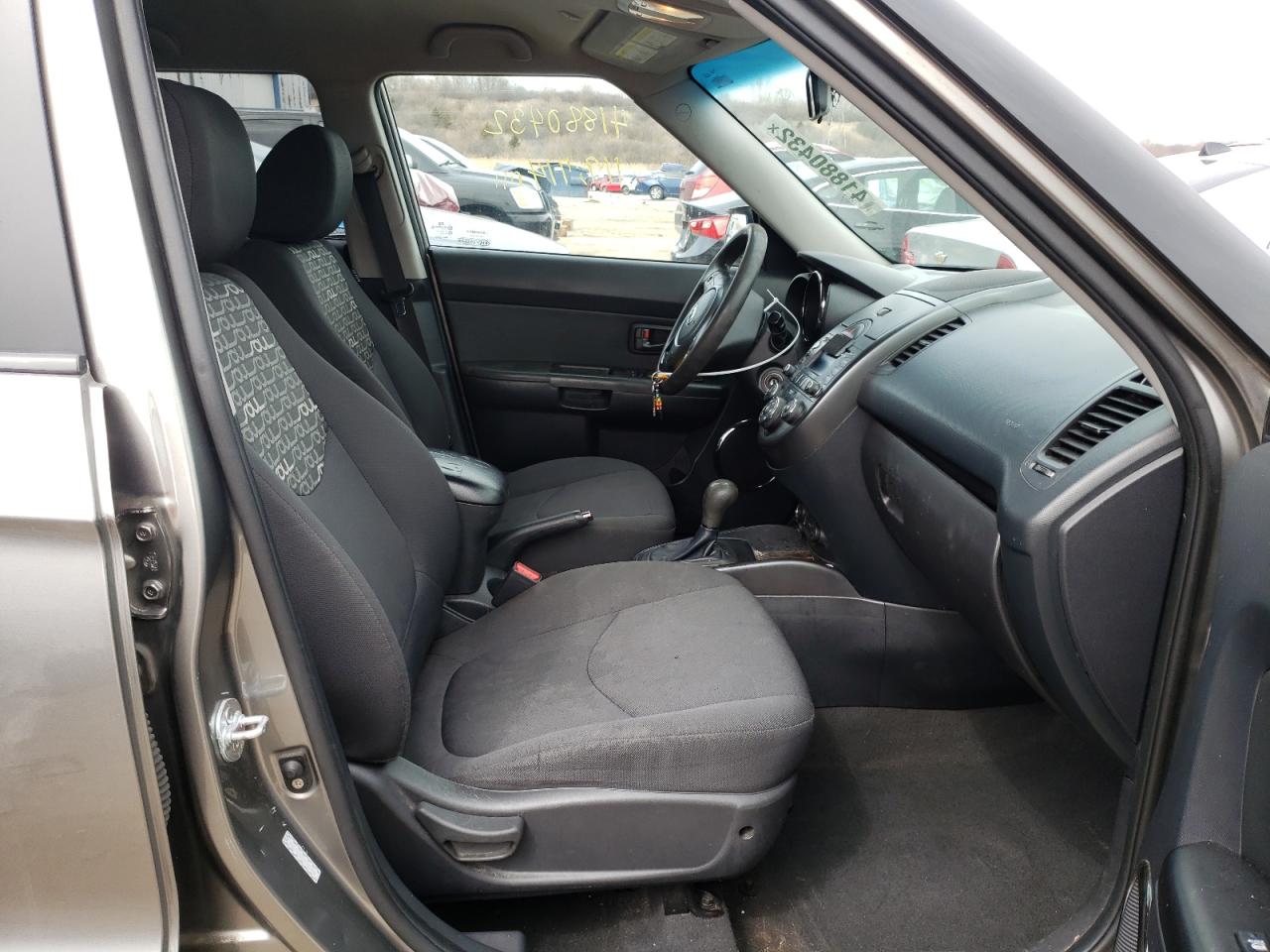 Photo 5 from auction – 2011 KIA SOUL + with VIN KNDJT2A29B7331080
