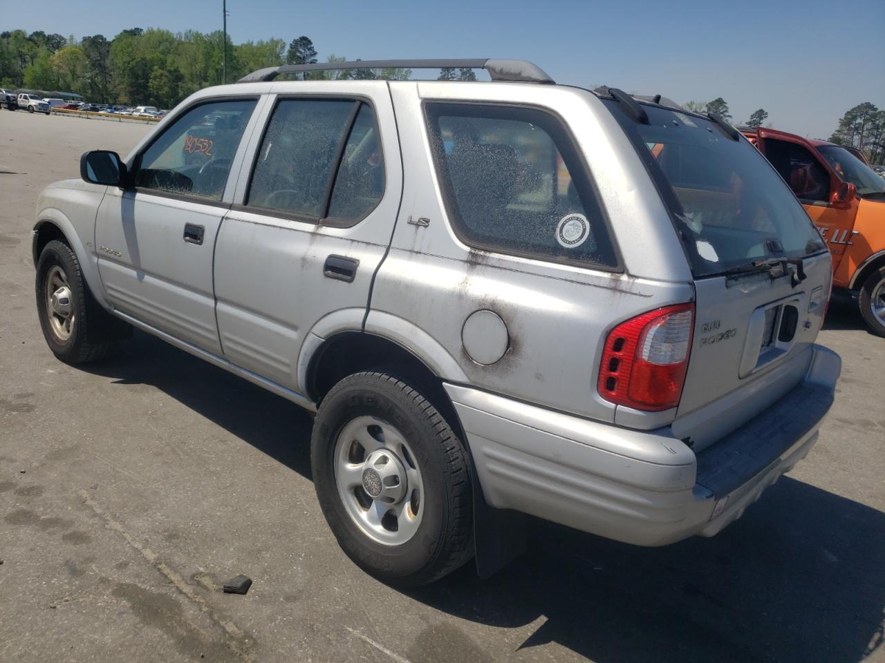 Photo 3 from auction – 2000 ISUZU RODEO S with VIN 4S2CK58W0Y4314138