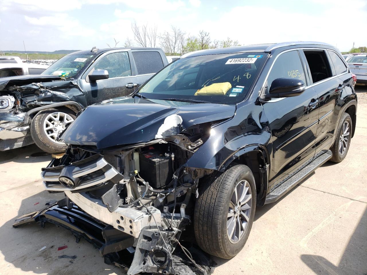 Photo 2 from auction – 2018 TOYOTA HIGHLANDER with VIN 5TDJZRFH0JS839107