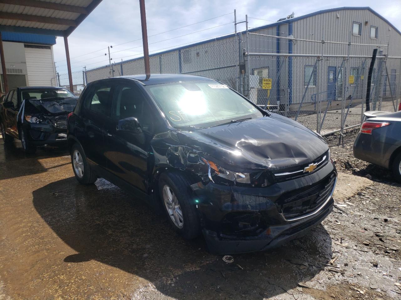 CHEVROLET TRAX LS 2018 with VIN 3GNCJNSBXJL407132 - Photo from auction