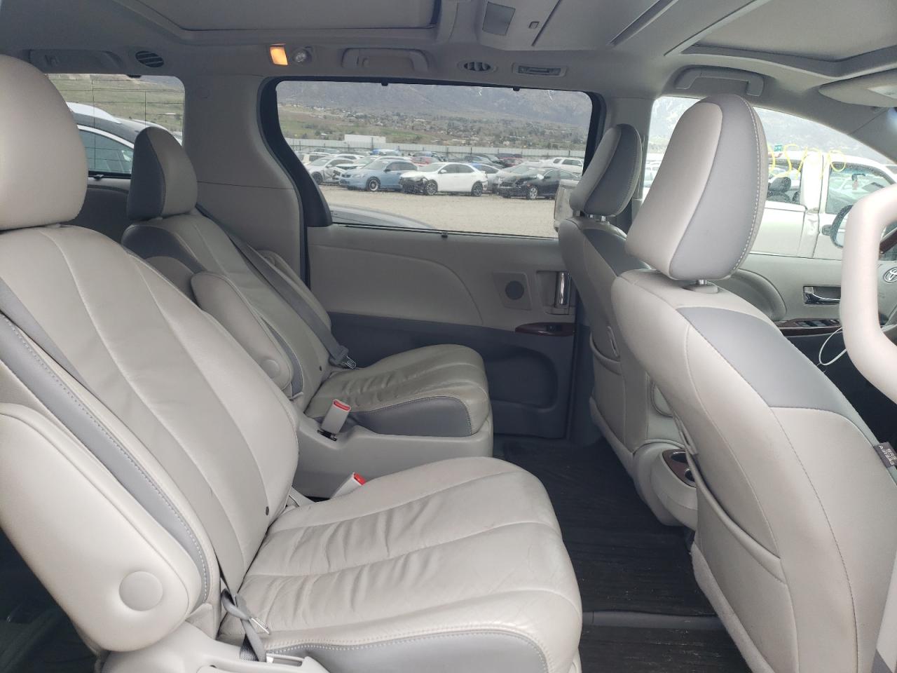 Photo 6 from auction – 2013 TOYOTA SIENNA XLE with VIN 5TDDK3DC7DS057655