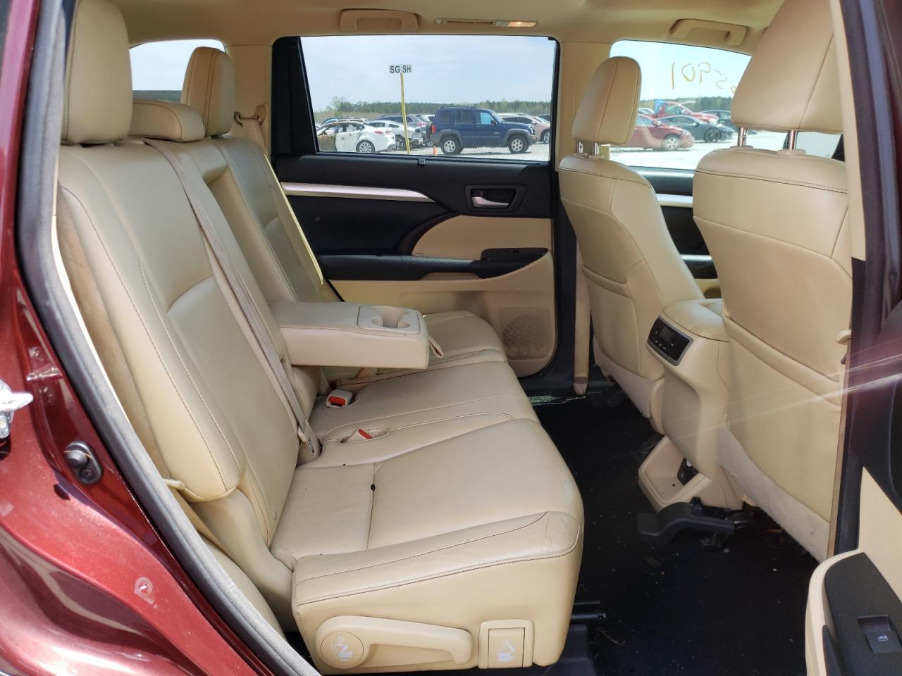 Photo 18 from auction – 2015 TOYOTA HIGHLANDER with VIN 5TDKKRFH5FS058048