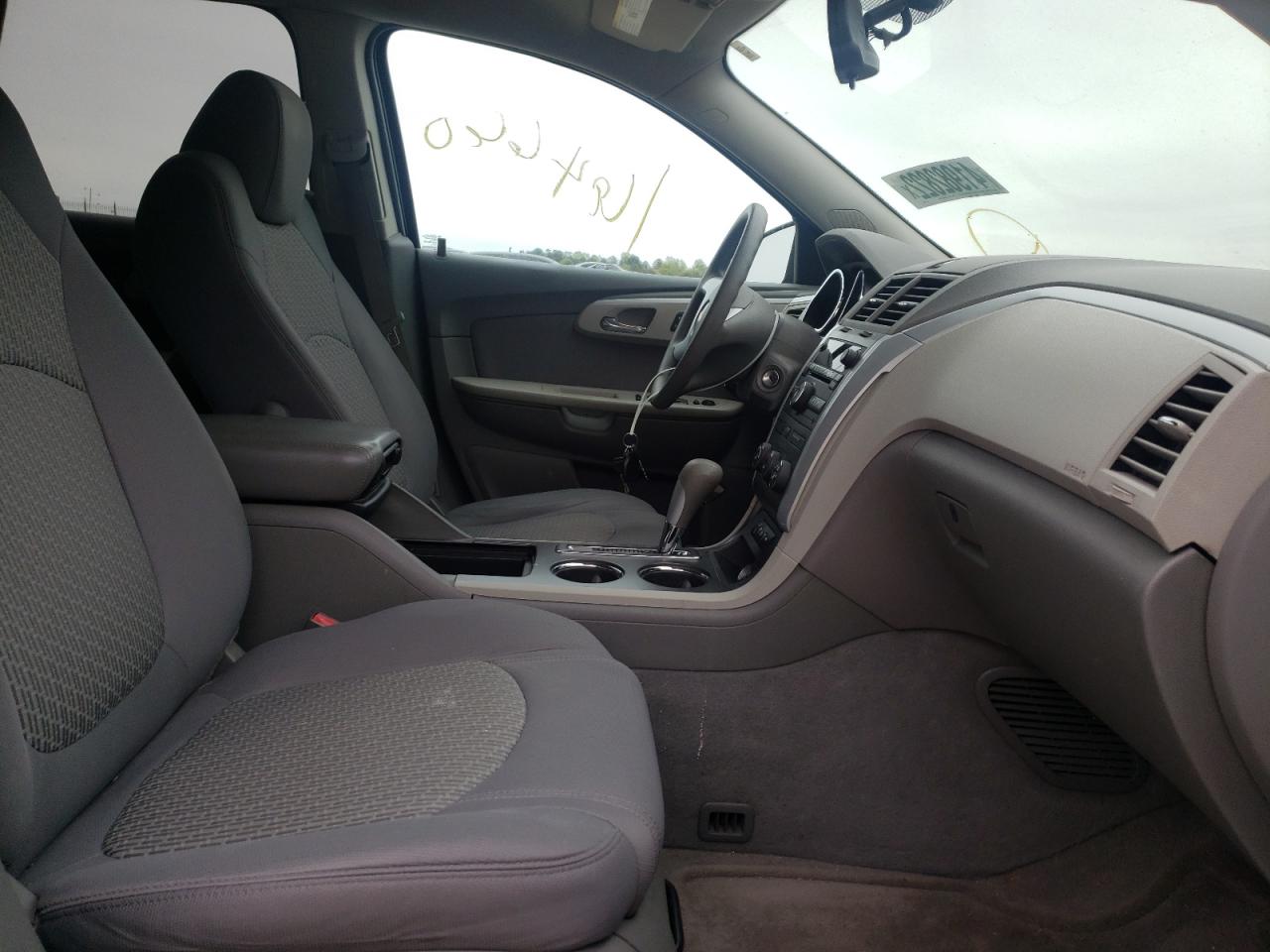 Photo 5 from auction – 2010 CHEVROLET TRAVERSE L with VIN 1GNLREED5AS136875
