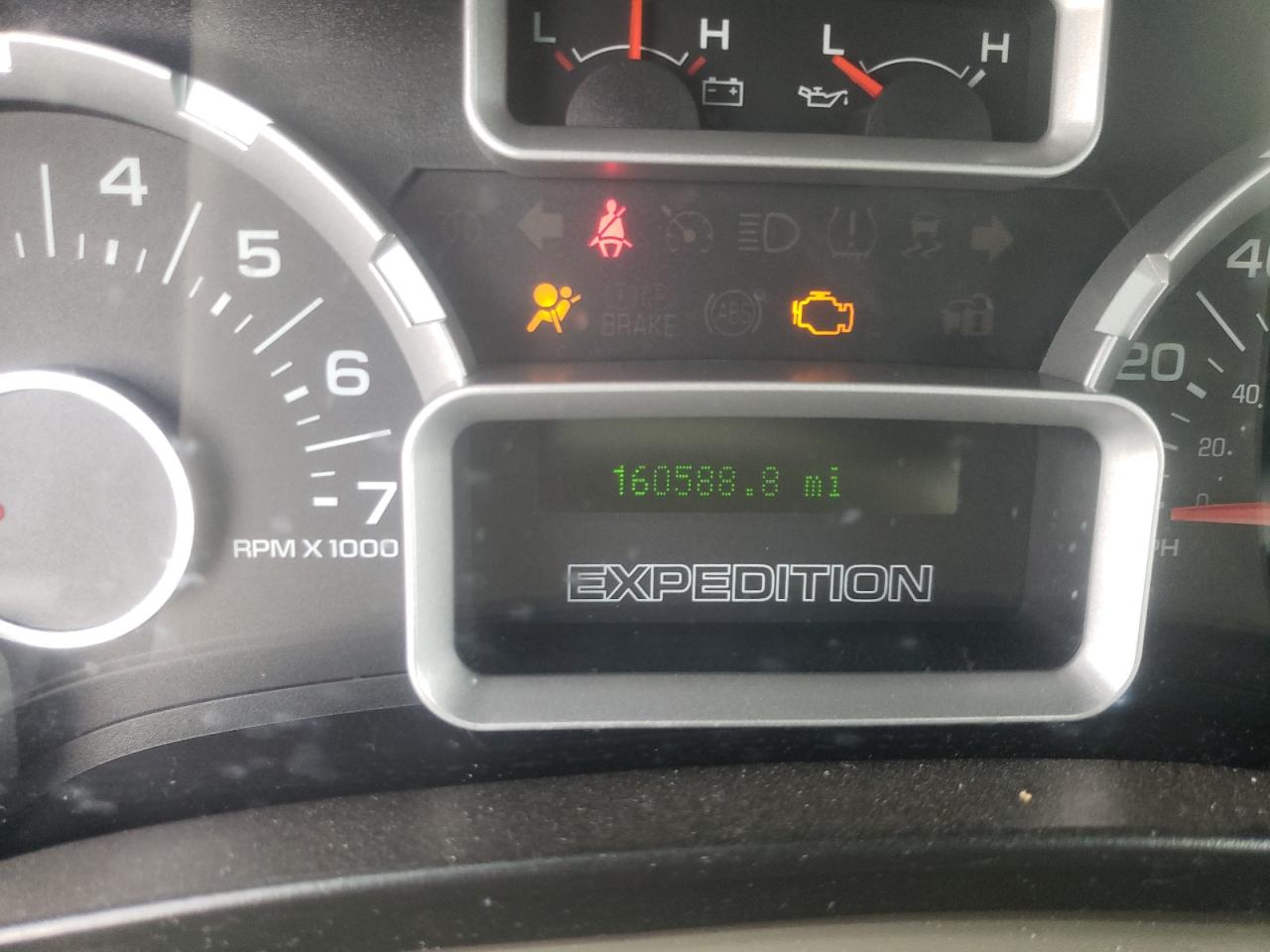 Photo 8 from auction – 2010 FORD EXPEDITION with VIN 1FMJU1F50AEB50725