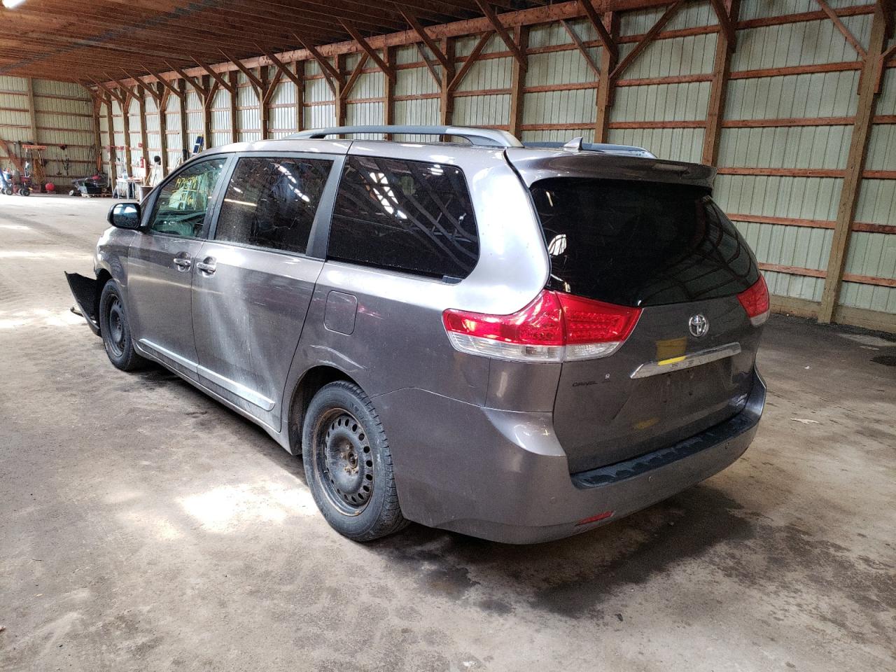 Photo 3 from auction – 2011 TOYOTA SIENNA XLE with VIN 5TDDK3DC8BS023608