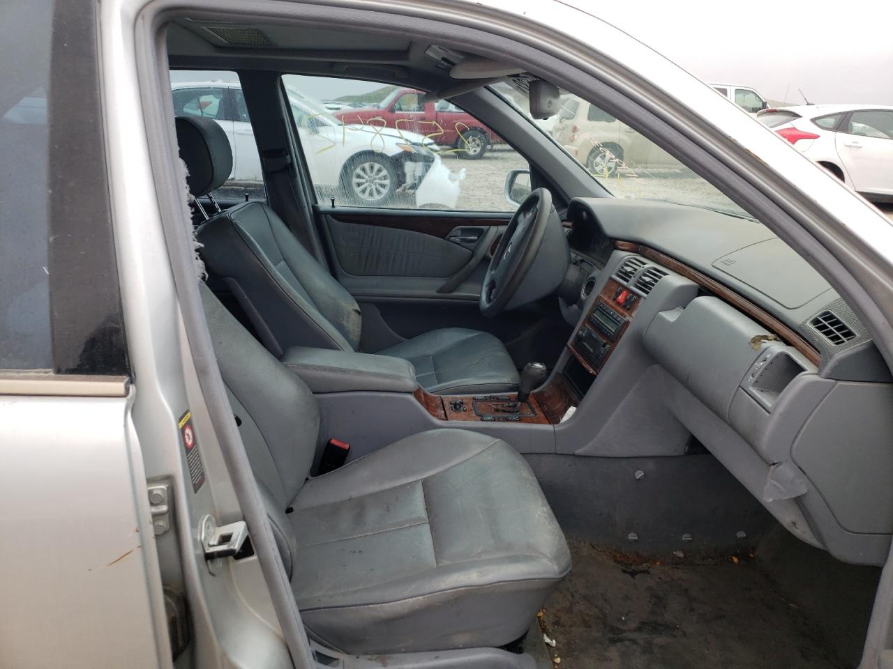 Photo 5 from auction – 2000 MERCEDES-BENZ E 320 with VIN WDBJF65J7YB010658
