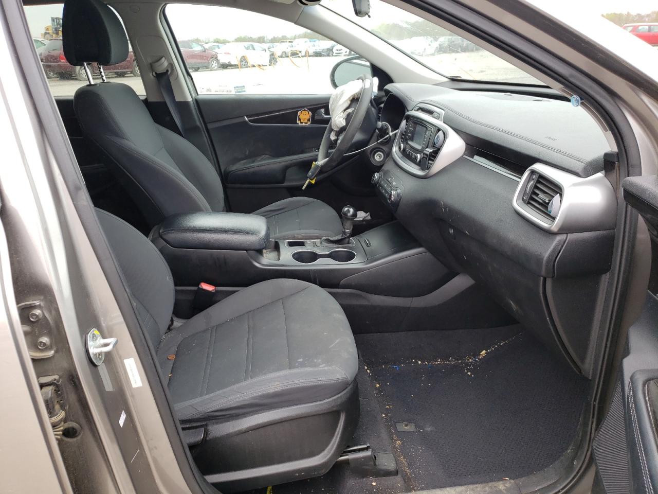 Photo 5 from auction – 2016 KIA SORENTO LX with VIN 5XYPGDA54GG180521