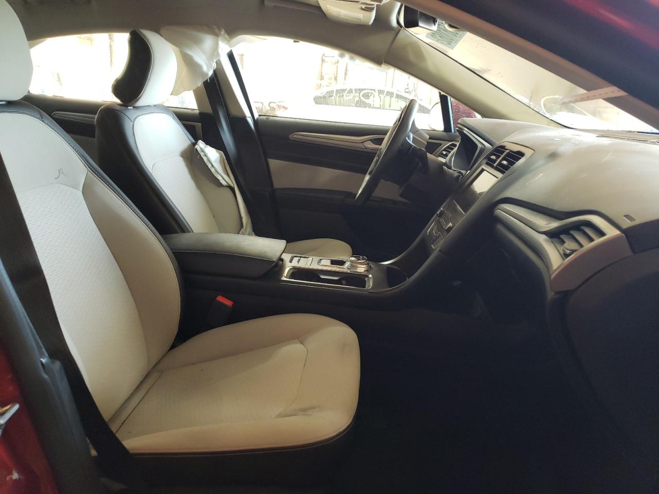 Photo 5 from auction – 2019 FORD FUSION SE with VIN 3FA6P0HD4KR147847