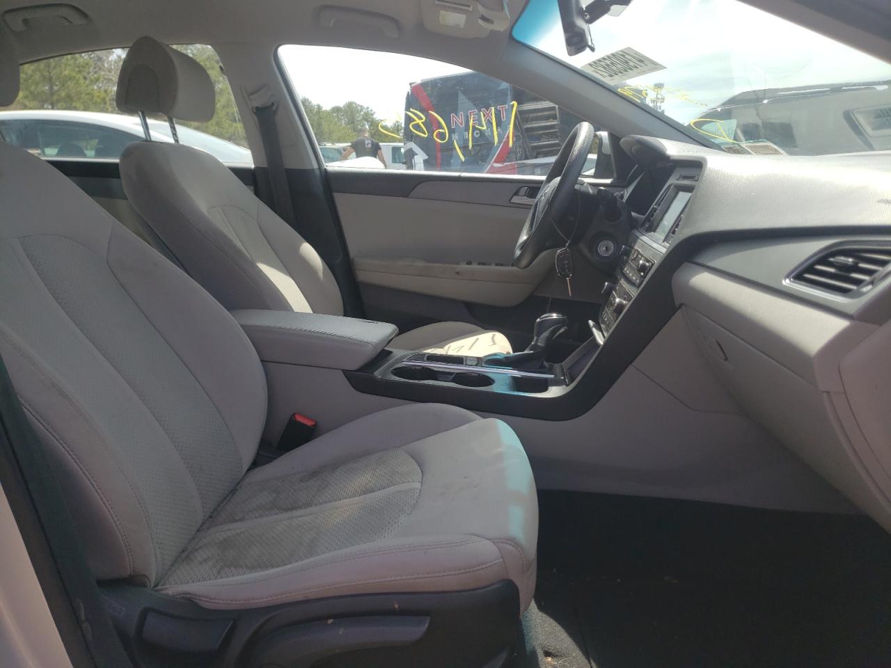 Photo 5 from auction – 2016 HYUNDAI SONATA SE with VIN 5NPE24AF7GH329379