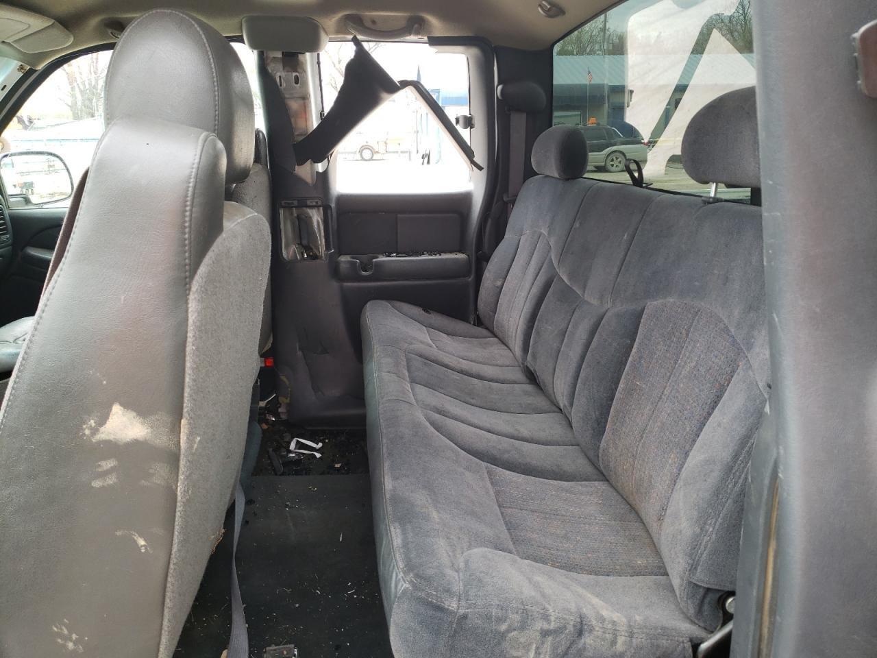 Photo 6 from auction – 2001 CHEVROLET SILVERADO with VIN 2GCEC19T411297750
