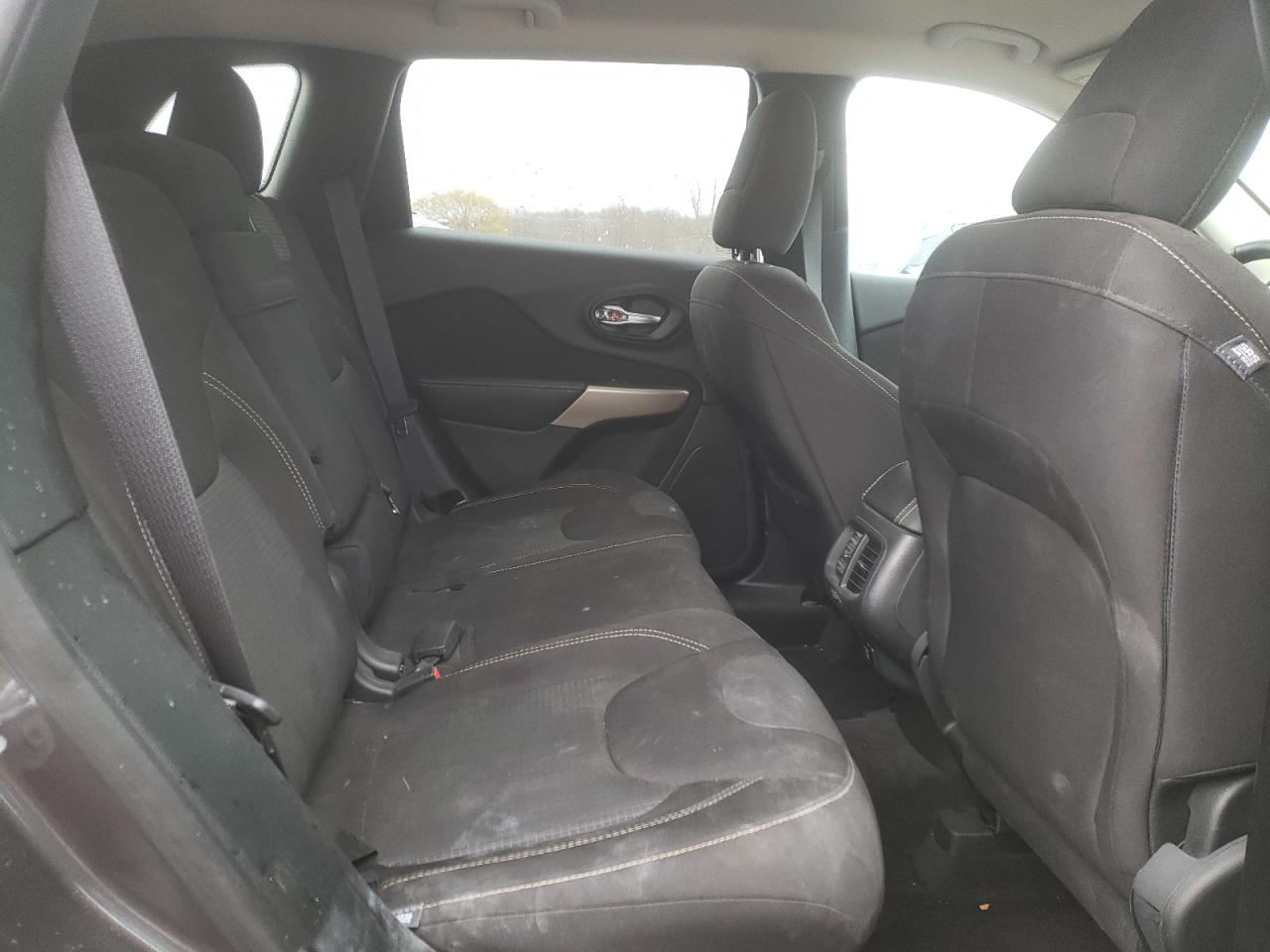 Photo 6 from auction – 2017 JEEP CHEROKEE L with VIN 1C4PJLCB5HW593454