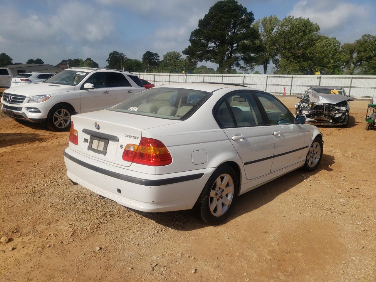 Photo 4 from auction – 2003 BMW 325 I with VIN WBAEV33483KR25462
