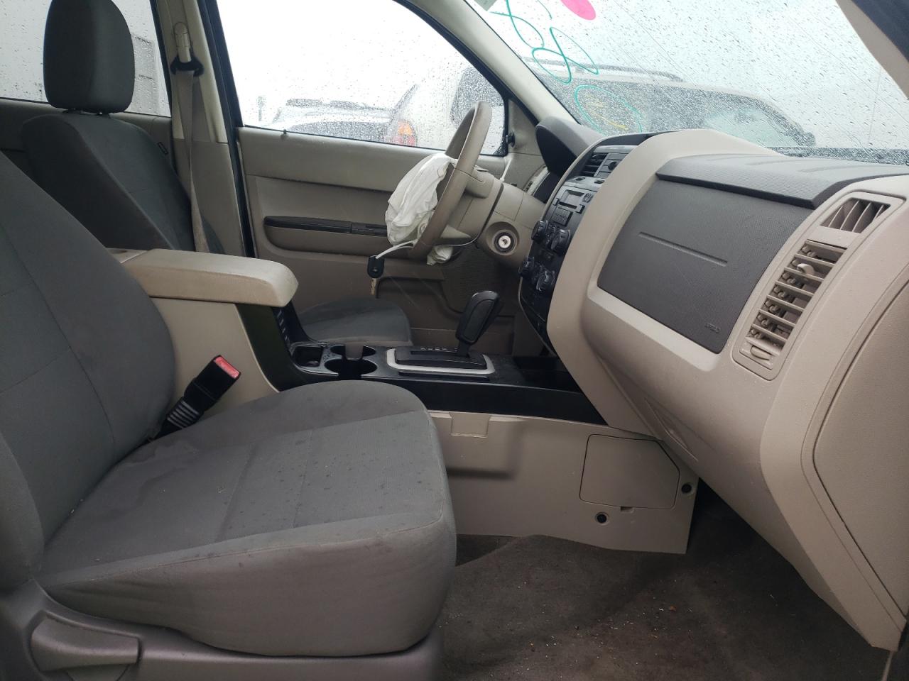 Photo 5 from auction – 2011 FORD ESCAPE XLS with VIN 1FMCU0C70BKB60828