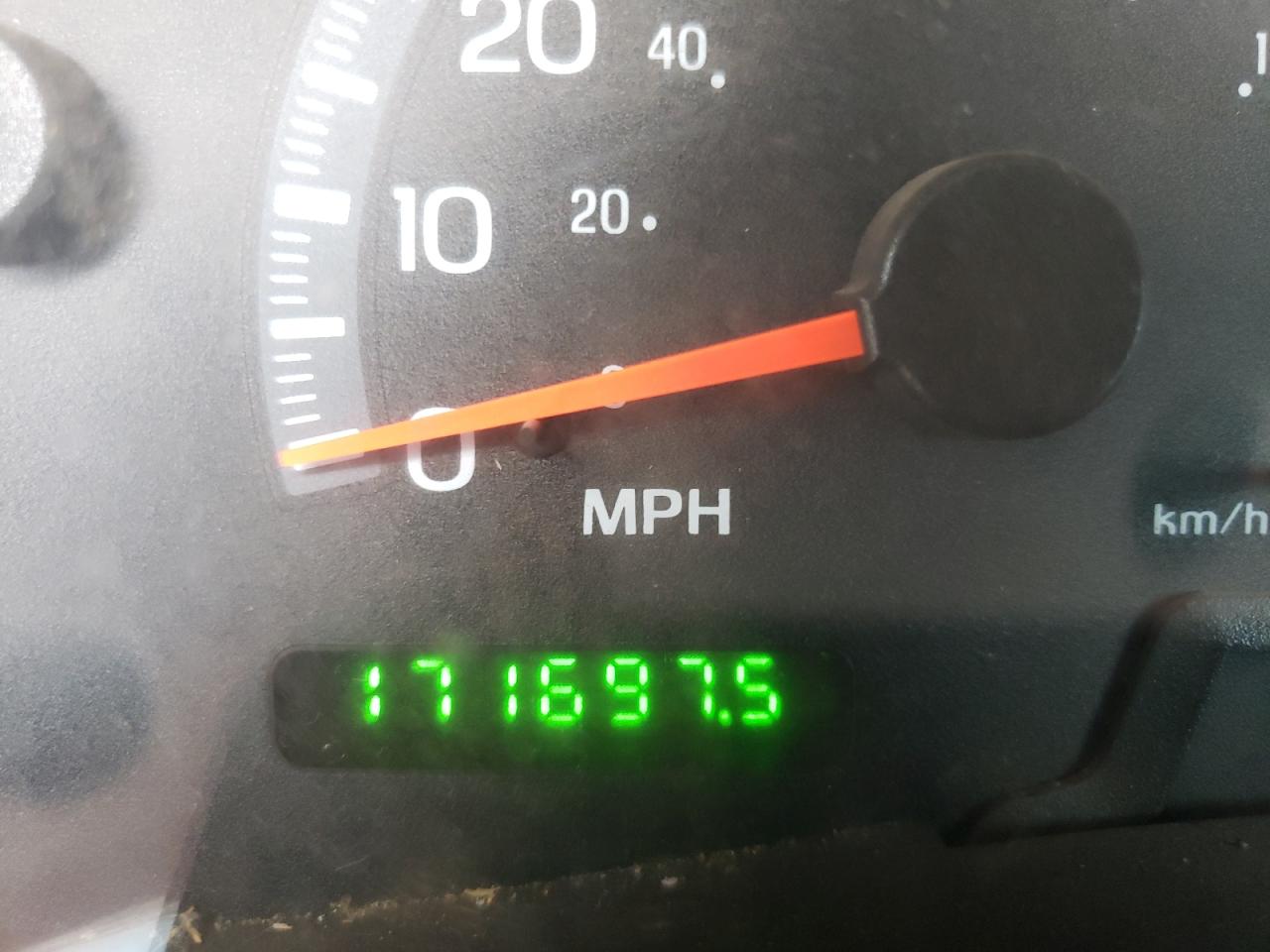 Photo 8 from auction – 2002 FORD F150 with VIN 1FTRX18L32NA84909