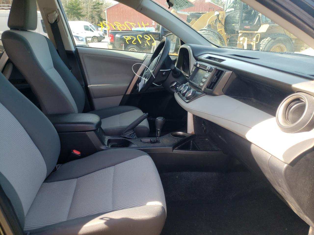 Photo 5 from auction – 2013 TOYOTA RAV4 LE with VIN 2T3BFREV8DW118864