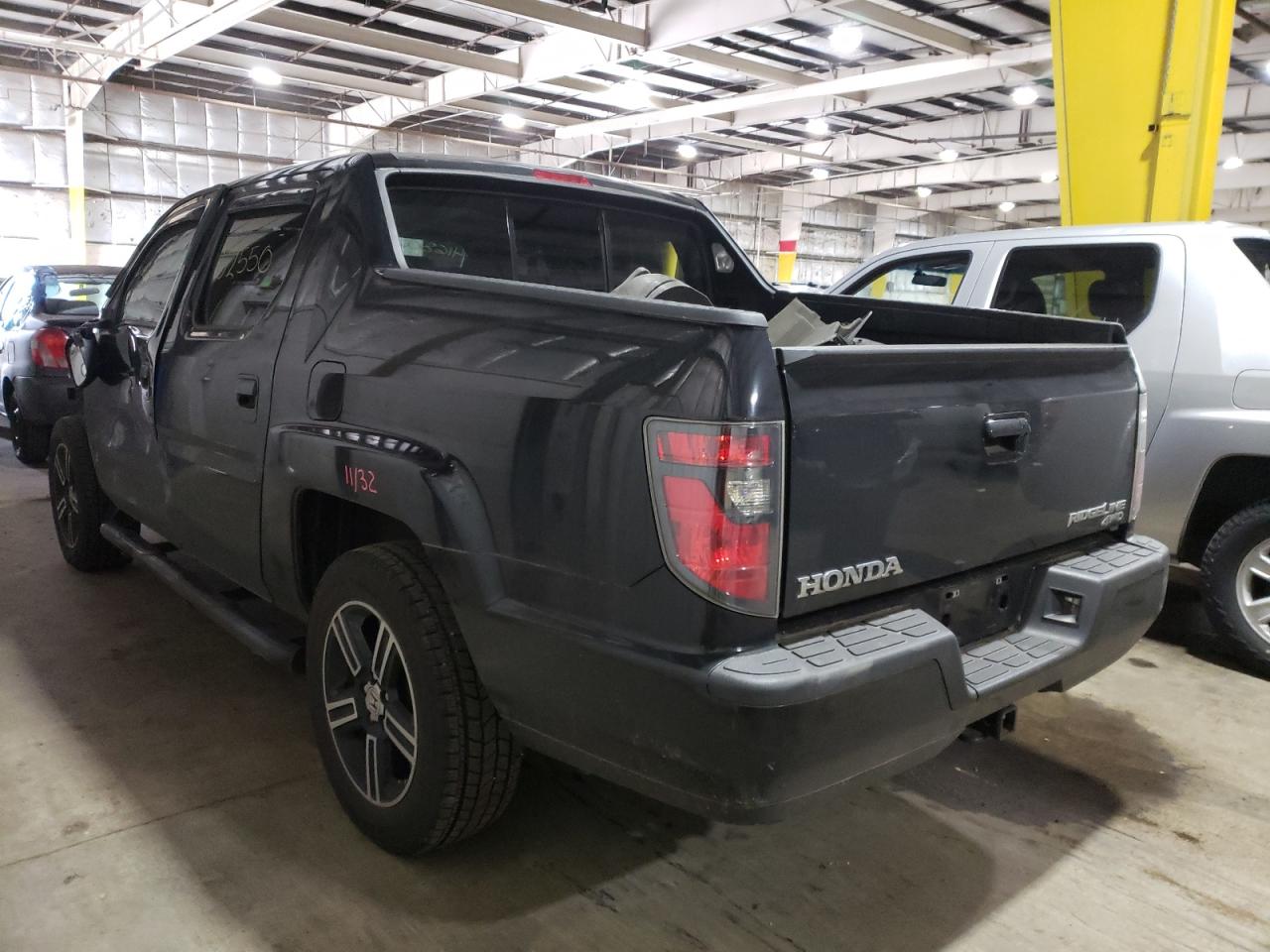 Фото 3 с аукциона – 2014 HONDA RIDGELINE с VIN 5FPYK1F76EB006957