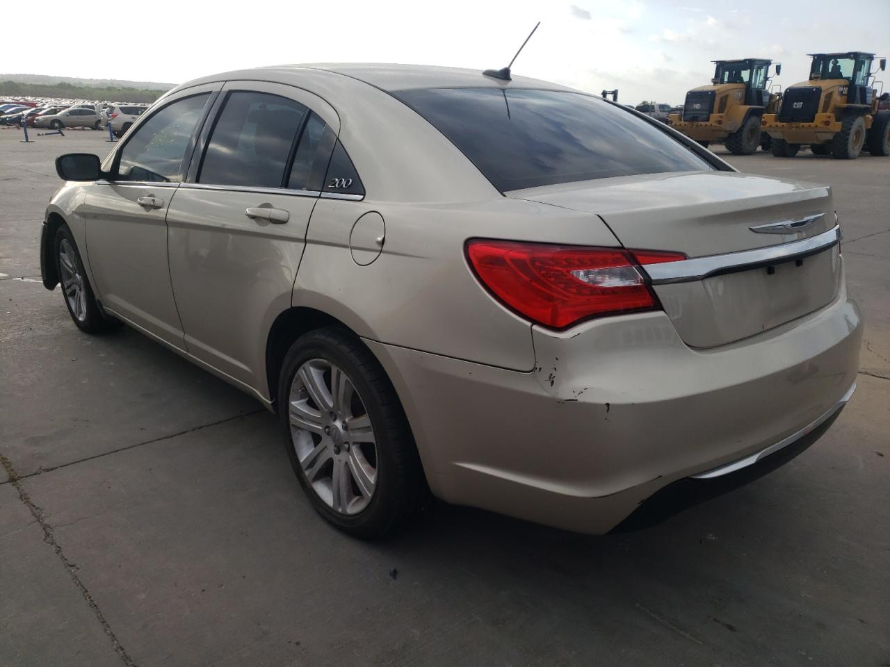 Photo 3 from auction – 2013 CHRYSLER 200 TOURIN with VIN 1C3CCBBB1DN724033