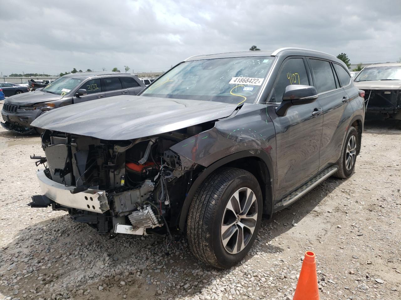 Photo 2 from auction – 2022 TOYOTA HIGHLANDER with VIN 5TDGZRBH2NS175317