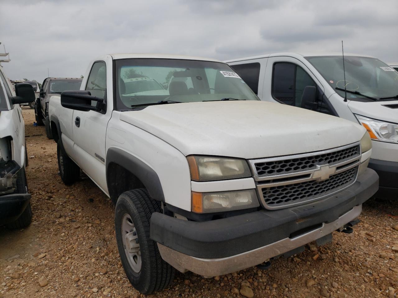 CHEVROLET SILVERADO 2005 with VIN 1GCHC24U45E147239 - Photo from auction