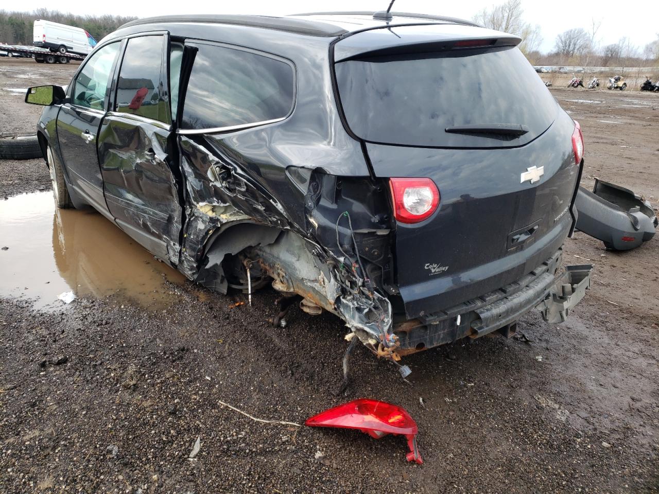 Photo 3 from auction – 2011 CHEVROLET TRAVERSE L with VIN 1GNKRJED6BJ306771
