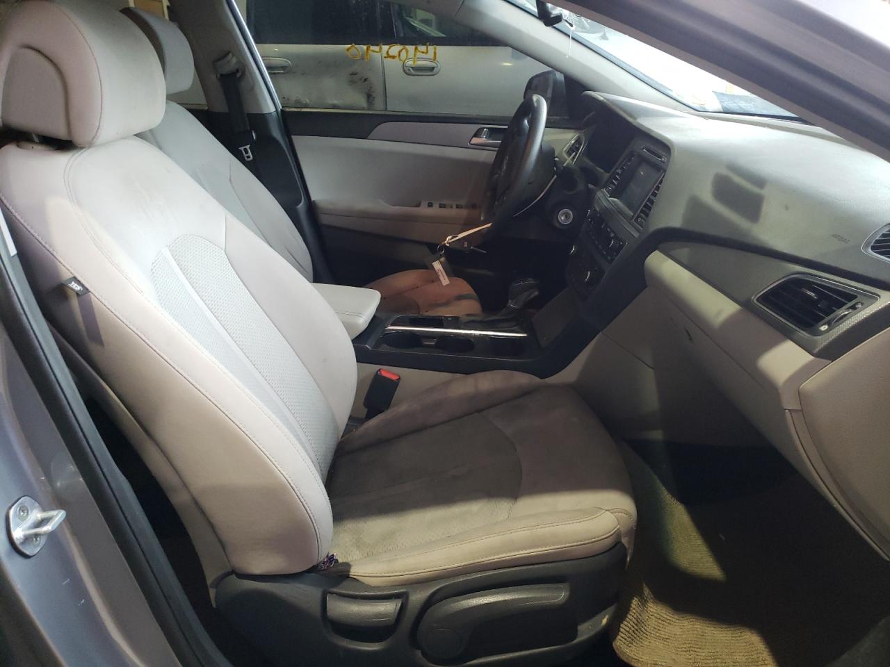 Photo 5 from auction – 2016 HYUNDAI SONATA SE with VIN 5NPE24AF6GH324383