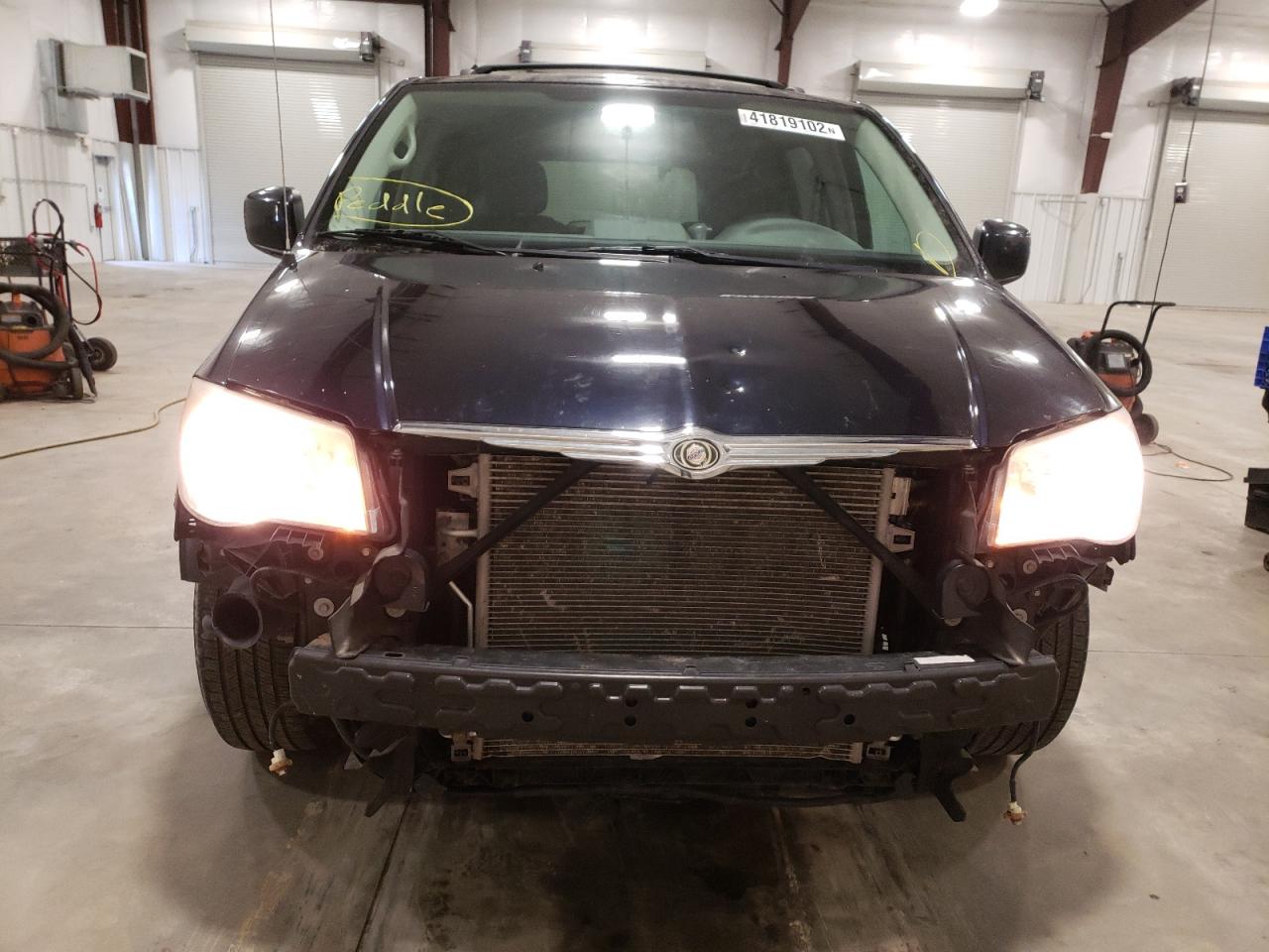 Photo 9 from auction – 2010 CHRYSLER TOWN & COU with VIN 2A4RR5D12AR449890