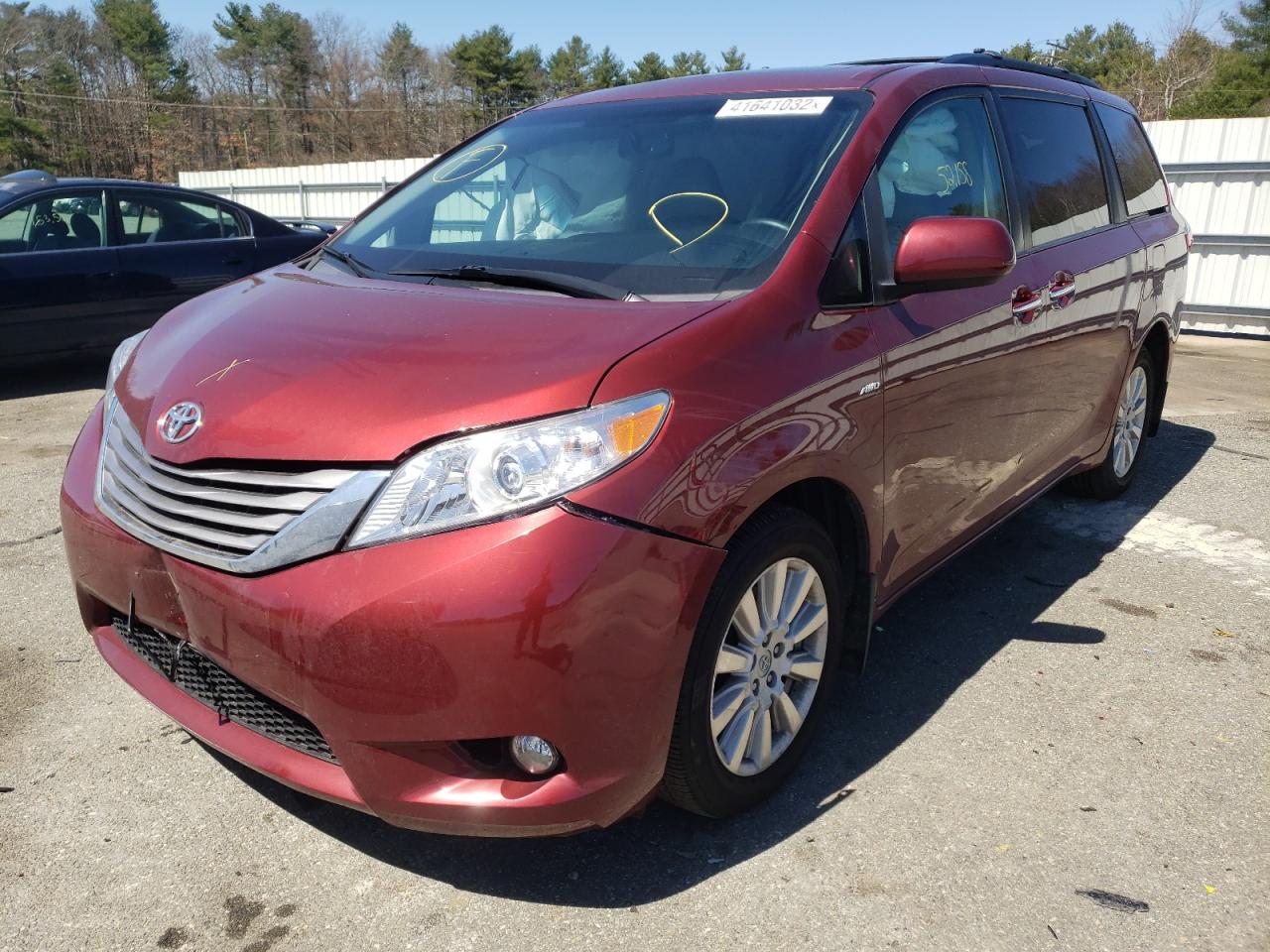 Photo 2 from auction – 2017 TOYOTA SIENNA XLE with VIN 5TDDZ3DC8HS163940