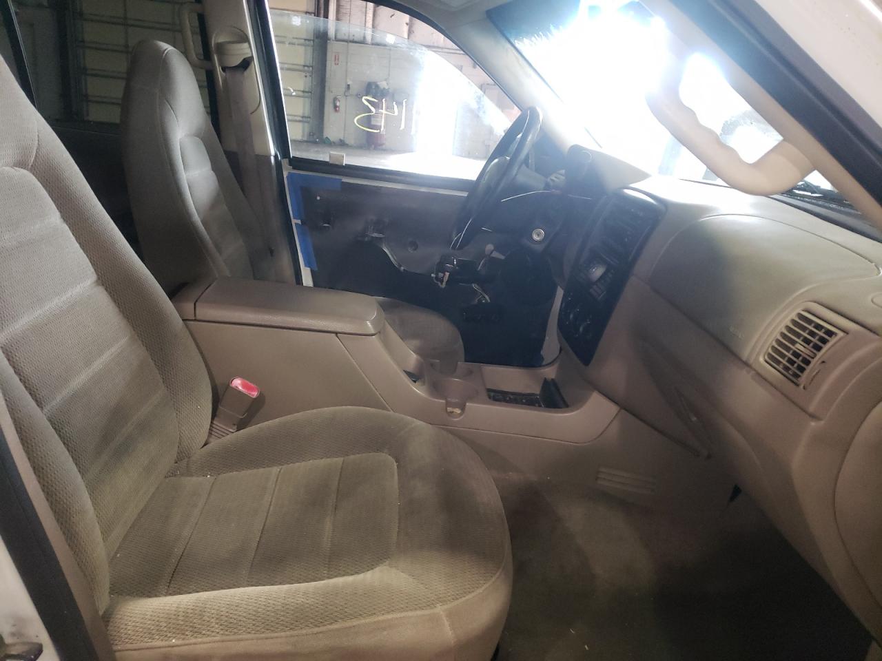 Photo 5 from auction – 2002 FORD EXPLORER X with VIN 1FMDU73E82ZA26670