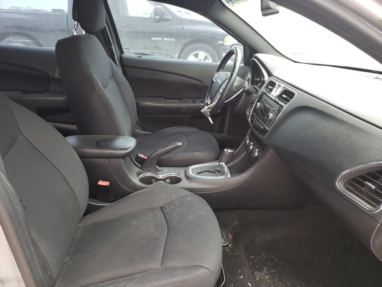 Photo 5 from auction – 2014 CHRYSLER 200 TOURIN with VIN 1C3CCBBB6EN185085