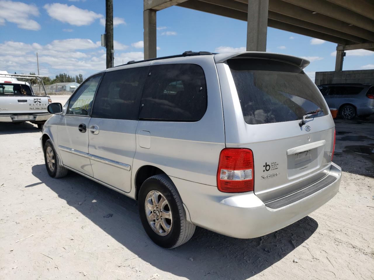 Photo 3 from auction – 2004 KIA SEDONA EX with VIN KNDUP131746585072