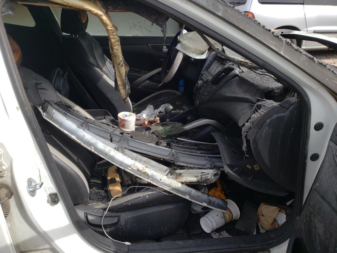 Photo 5 from auction – 2015 HYUNDAI VELOSTER T with VIN KMHTC6AE9FU218307