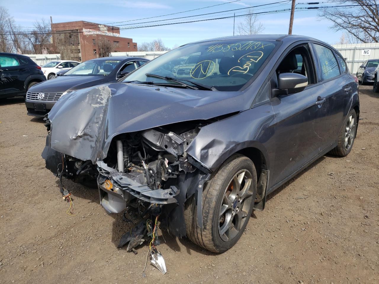 Photo 2 from auction – 2014 FORD FOCUS SE with VIN 1FADP3K28EL257237