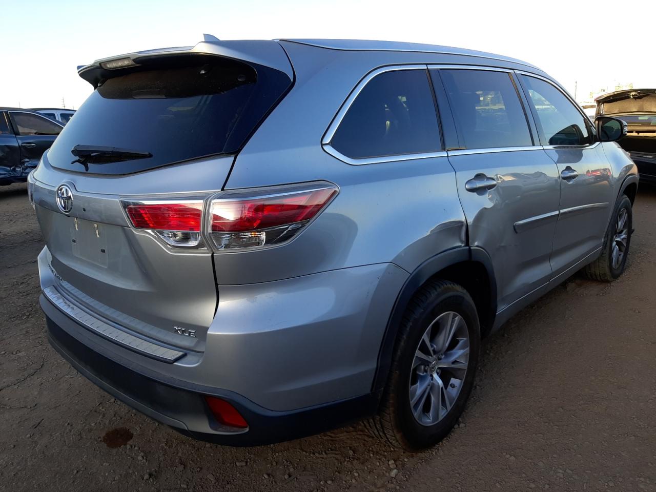 Photo 4 from auction – 2015 TOYOTA HIGHLANDER with VIN 5TDKKRFH9FS086239