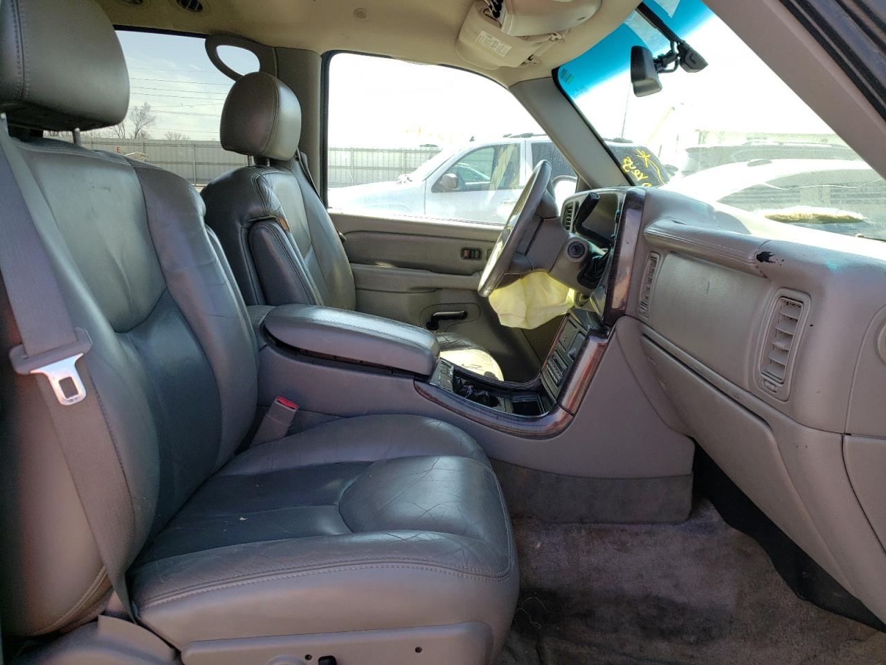 Photo 5 from auction – 2003 GMC YUKON DENA with VIN 1GKEK63U93J247571