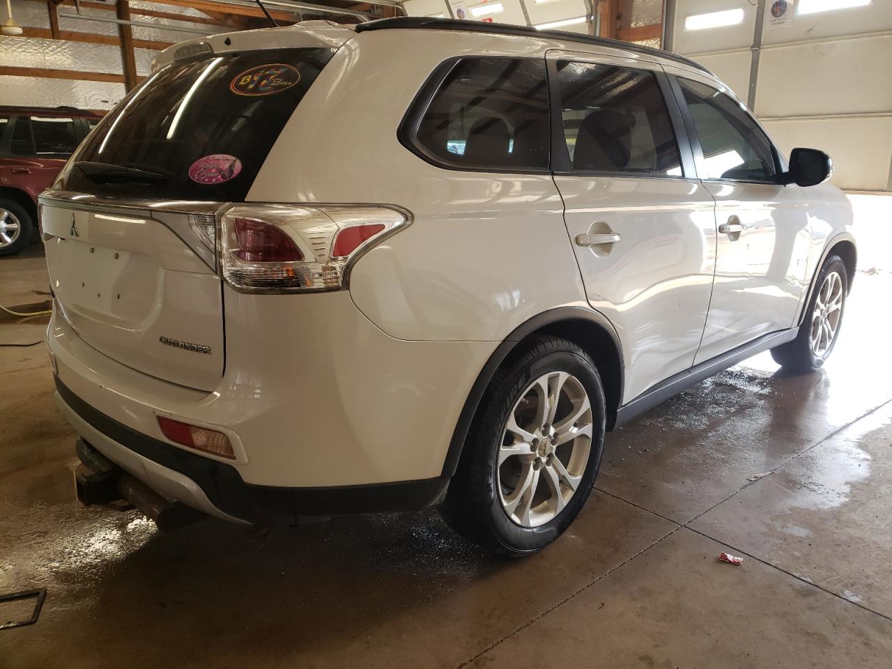 Photo 4 from auction – 2015 MITSUBISHI OUTLANDER with VIN JA4AD3A31FZ000140