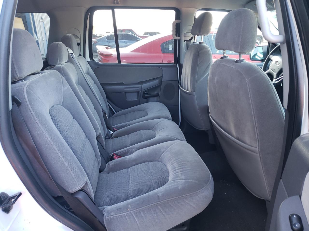 Photo 6 from auction – 2005 FORD EXPLORER with VIN 1FMZU63K95UC03170