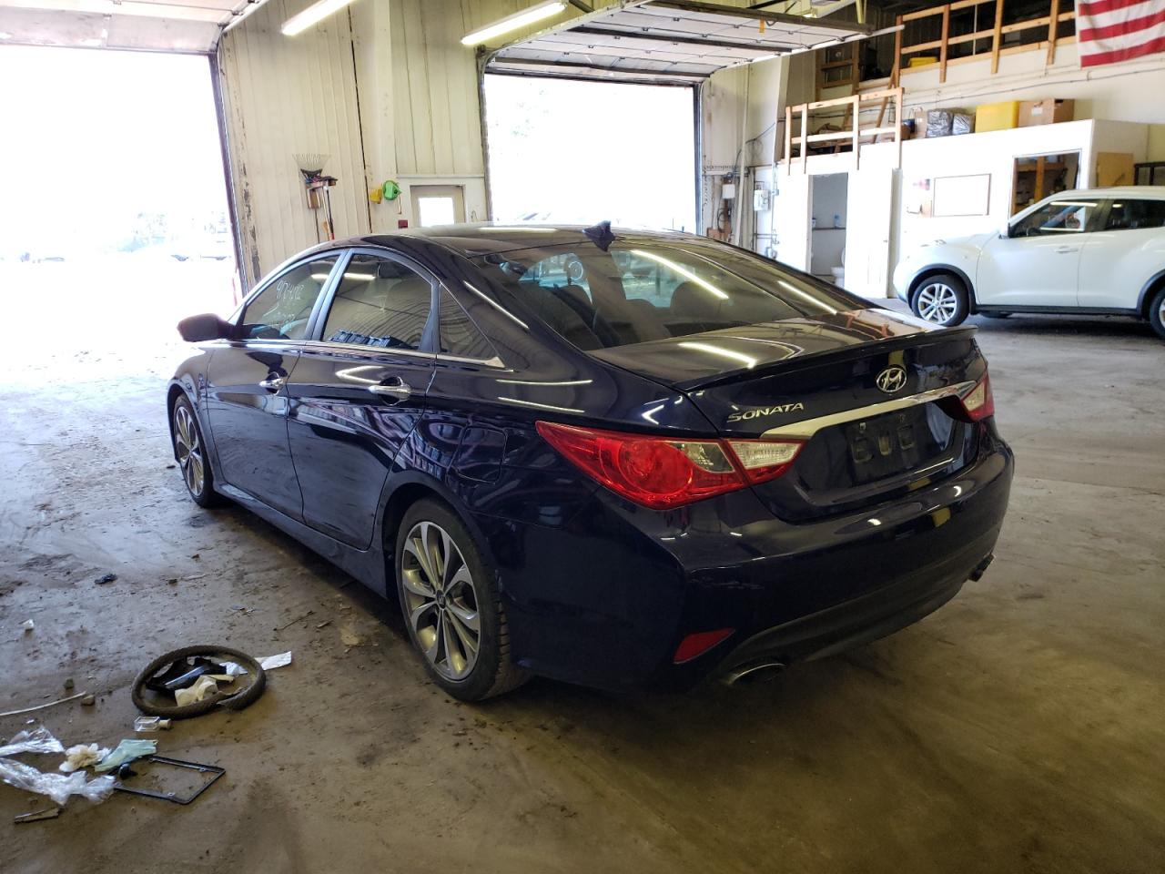 Photo 3 from auction – 2014 HYUNDAI SONATA SE with VIN 5NPEC4ACXEH812090