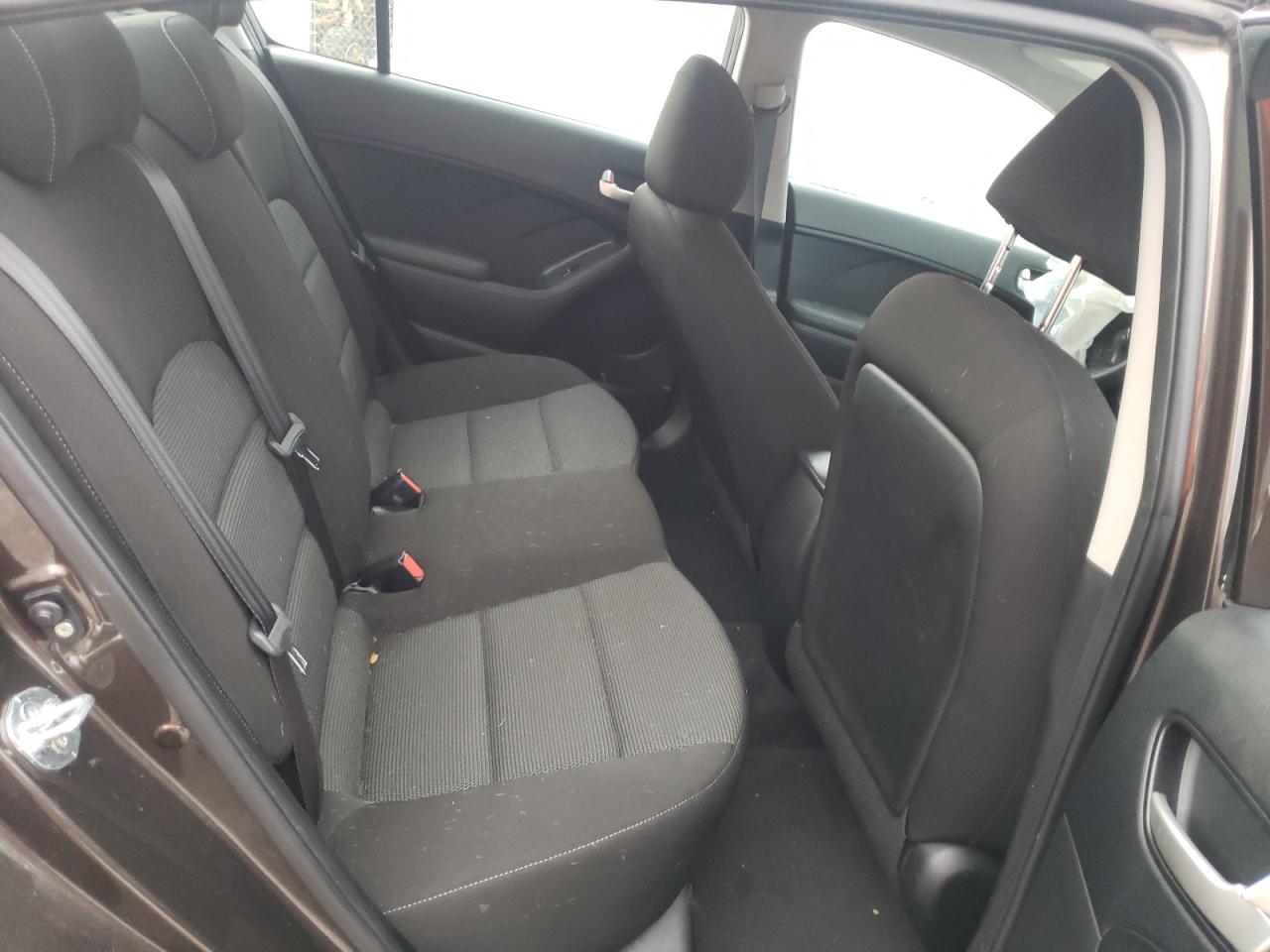 Photo 6 from auction – 2017 KIA FORTE LX with VIN 3KPFK4A76HE050170