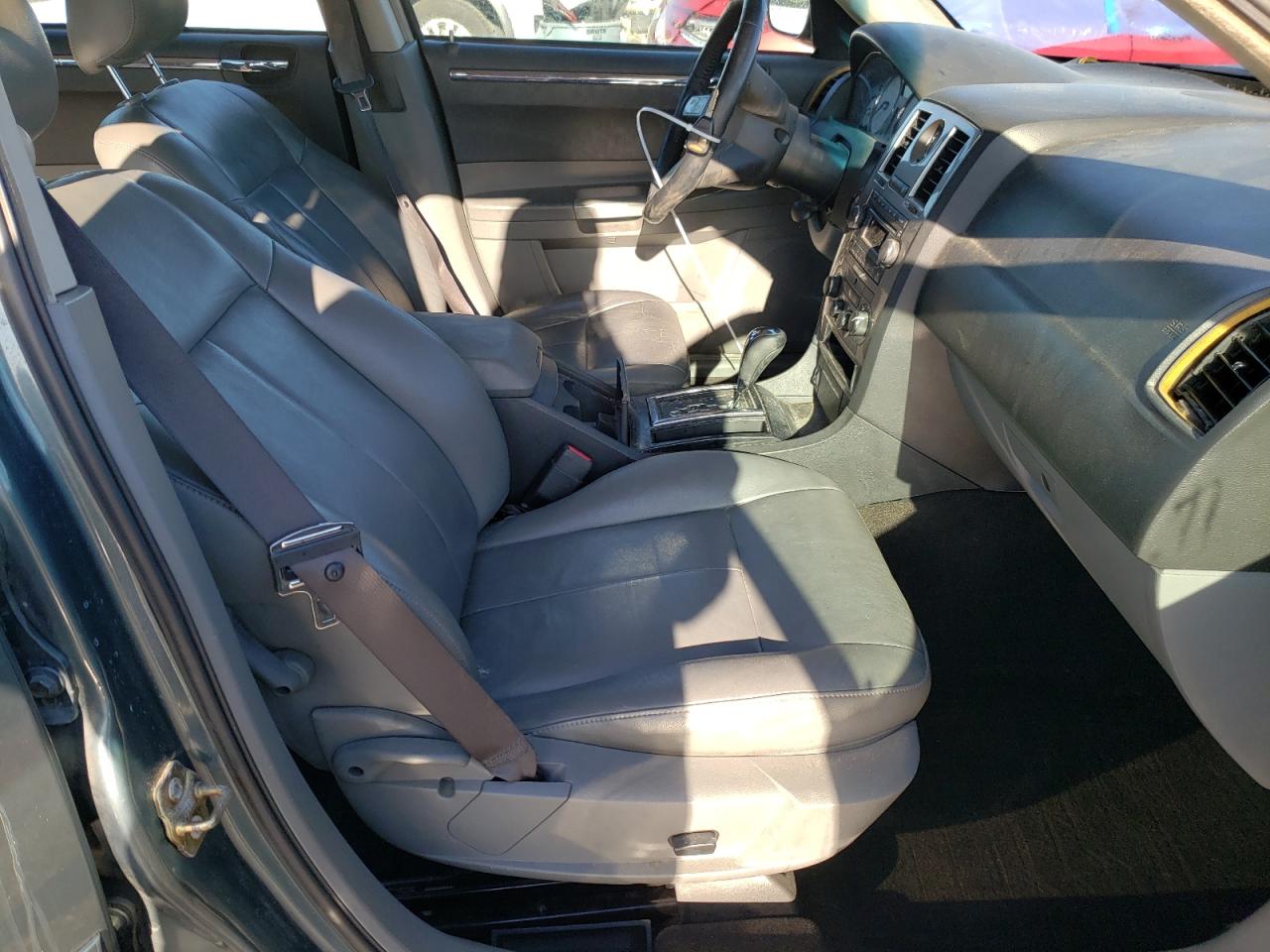 Photo 5 from auction – 2005 CHRYSLER 300 TOURIN with VIN 2C3JA53G95H136920