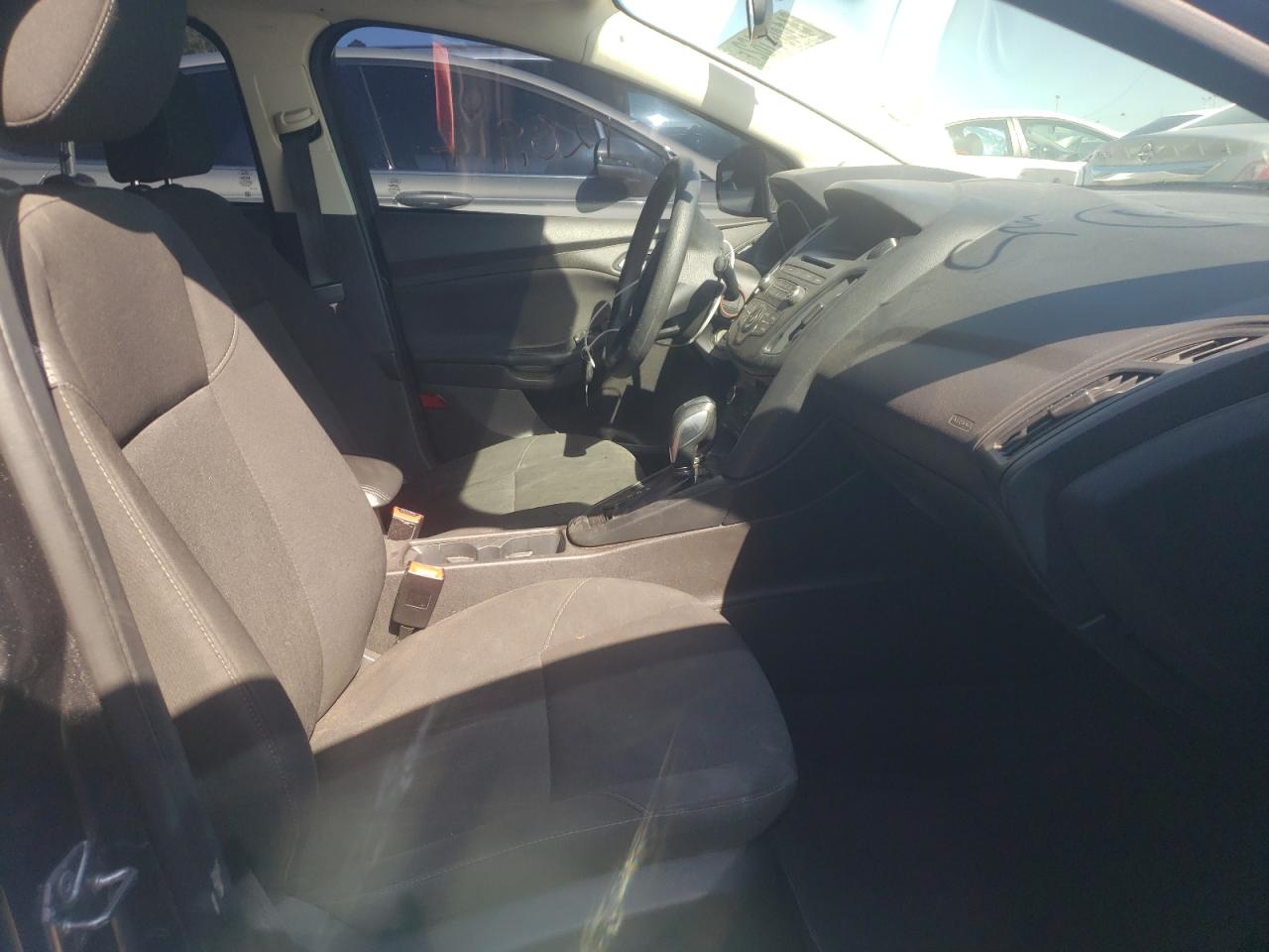 Photo 5 from auction – 2016 FORD FOCUS SE with VIN 1FADP3F21GL389897