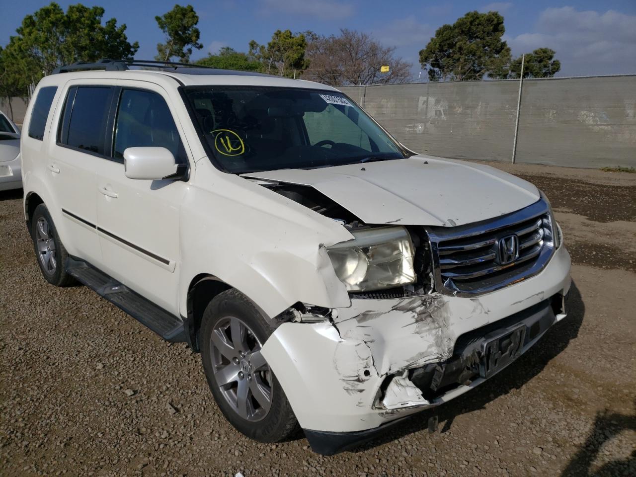 HONDA PILOT TOUR 2014 with VIN 5FNYF3H90EB011708 - Photo from auction