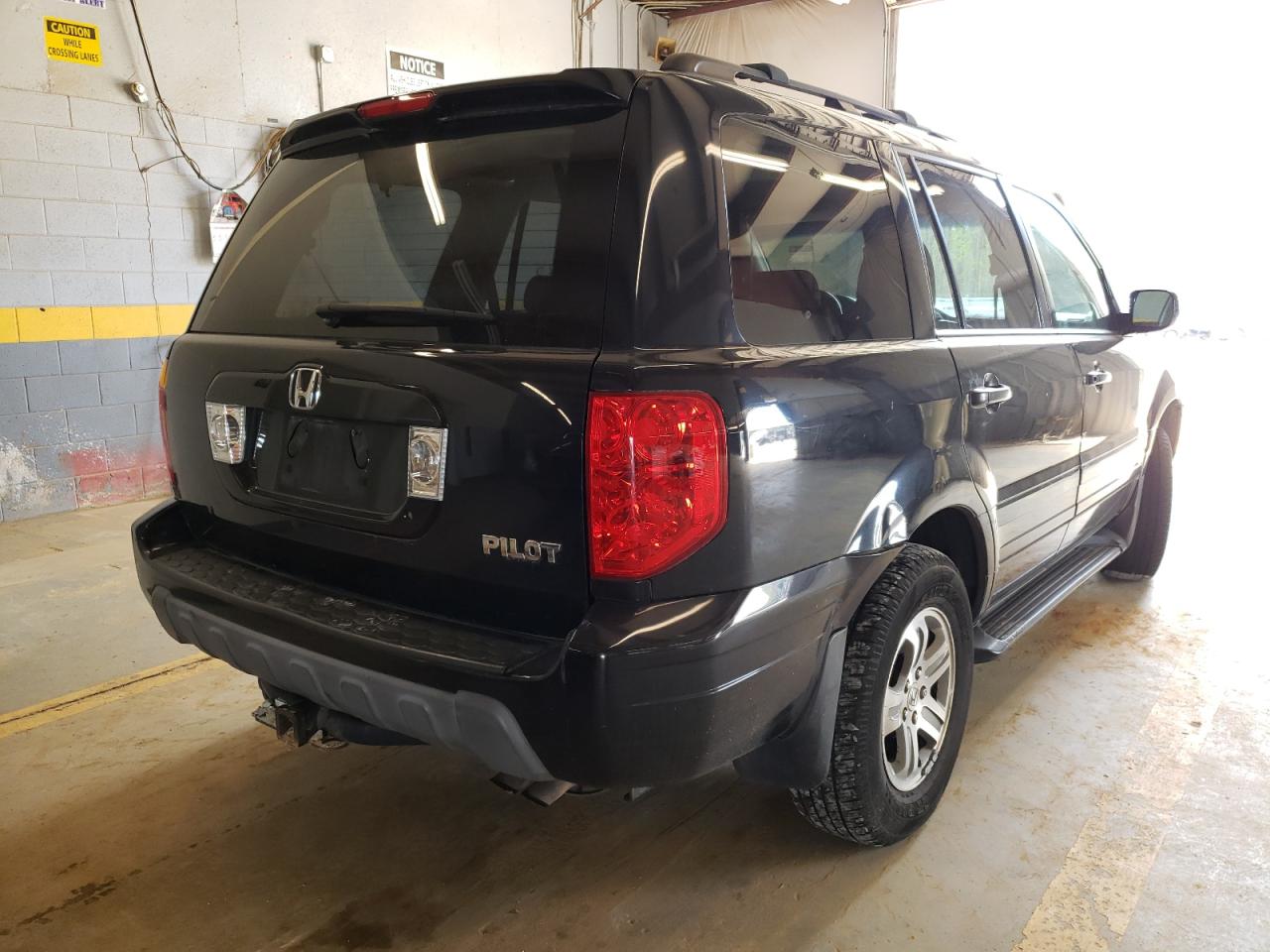 Photo 4 from auction – 2004 HONDA PILOT EXL with VIN 2HKYF18544H529693