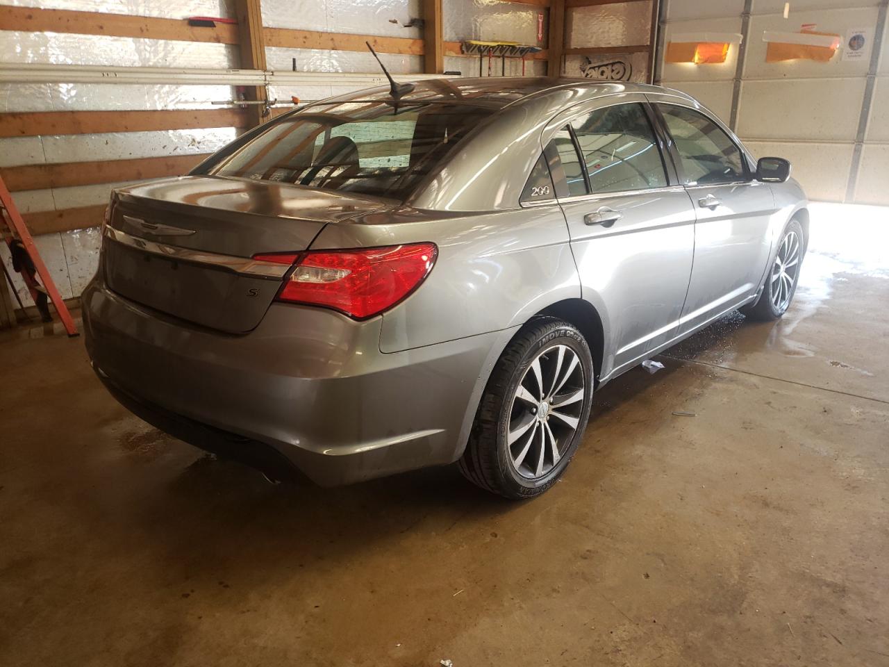 Photo 4 from auction – 2013 CHRYSLER 200 TOURIN with VIN 1C3CCBBG1DN723413