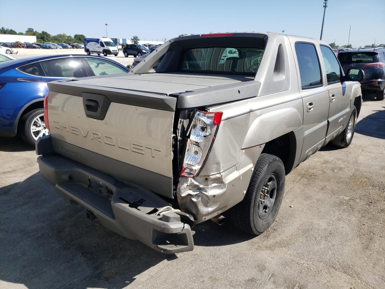 Photo 4 from auction – 2002 CHEVROLET AVALANCHE with VIN 3GNEC13T92G227685